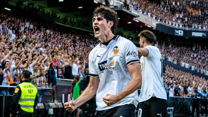 Hansi Flick Incar Bintang Valencia Berbanderol Rp700 Miliar Sebagai Target Utama Rebuild Barcelona
