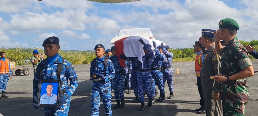 Prajurit TNI AU Gugur Saat Menyelamatkan Pelajar yang Terseret Arus di Pantai Nirun Elaar Ngursoin