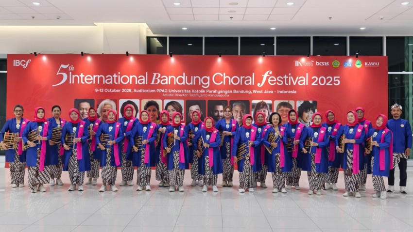 Menjaga Nada Nusantara: Kisah KAWI Angklung dari Persahabatan Perempuan Lansia Menuju Impian Panggung Dunia
