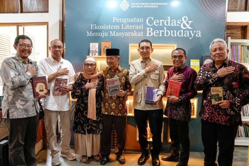 Fadli Zon Resmikan Rumah Sastra Ahmad Tohari, Perkuat Literasi dan Warisan Budaya Indonesia