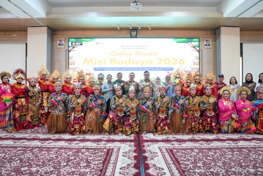 Fadli Zon Lepas Misi Budaya SMA Labschool ke Paris, Sebut Generasi Muda Duta Budaya Indonesia