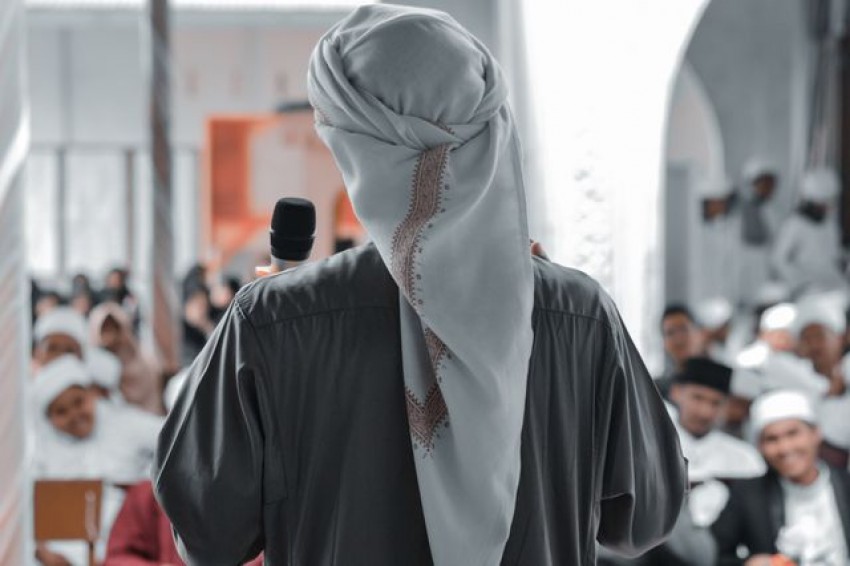 Fenomena Dakwah: Kelembutan yang Menyatukan dan Kekasaran yang Menjauhkan