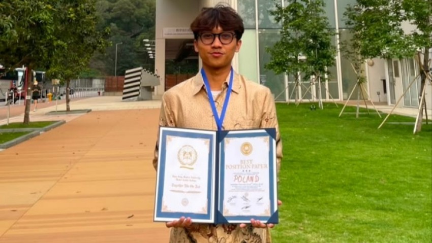 Analisis Kebijakan Luar Negeri Antar Mahasiswa FISIP UB Raih Penghargaan Best Position Paper di Hong Kong