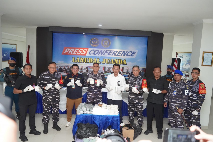 Wujud Sinergitas, TNI AL Gagalkan Upaya Penyelundupan Barang Terlarang di Bandara Juanda