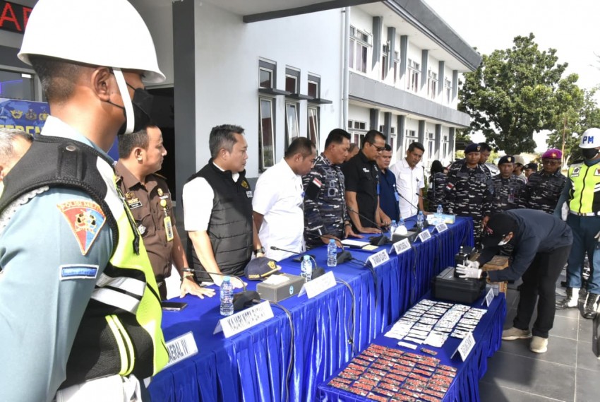 Jaga Masa Depan Generasi Muda, Tim Gabungan TNI AL Gagalkan Upaya Penyelundupan Ratusan Liquid Vape Mengandung Narkotika di Perairan Batam