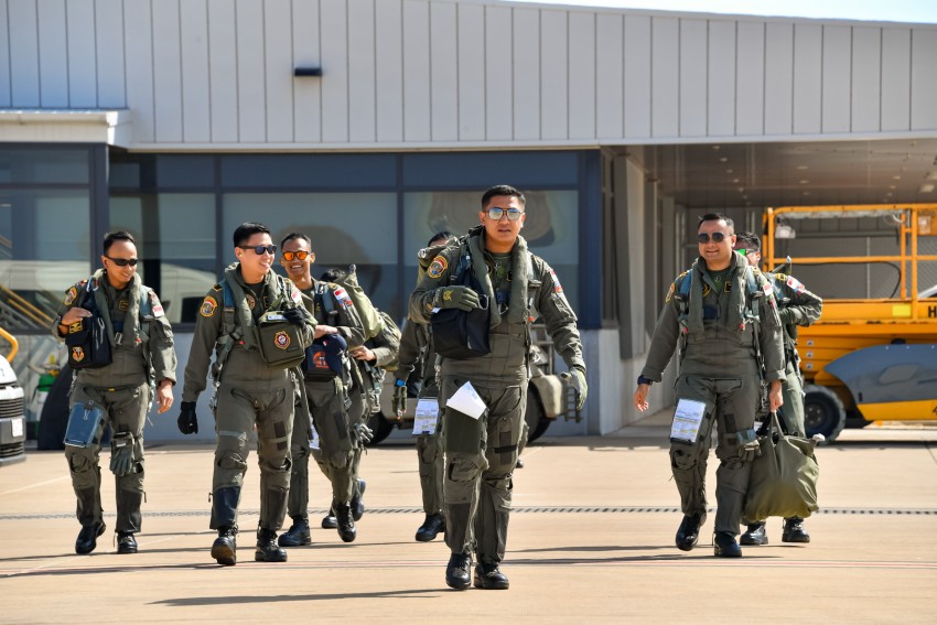 Penerbang T-50i Golden Eagle TNI AU Jalani Latihan DBFM pada Pitch Black 2026