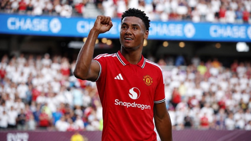 Man Utd Siap Lakukan 'Pendekatan Resmi' untuk Striker Berbandrol Rp800 Miliar Gantikan Zirkzee