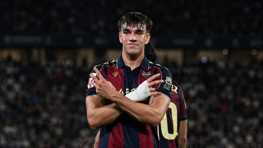 Real Madrid Tertarik pada Striker Levante Berbandrol 425 Miliar, Carlos Esp