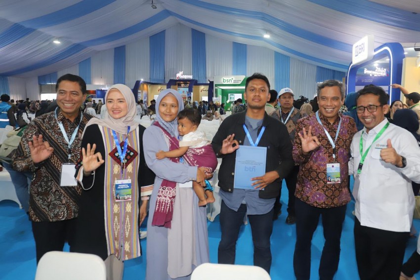 BTN Salurkan KPR FLPP Terbesar, 30.203 Debitur Ikut Akad Massal Rumah Subsidi