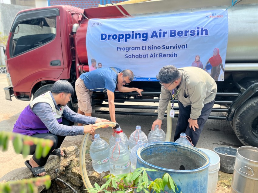 El Nino Picu Kekeringan, BMM Salurkan 14.000 Liter Air Bersih untuk Warga Jawa Barat