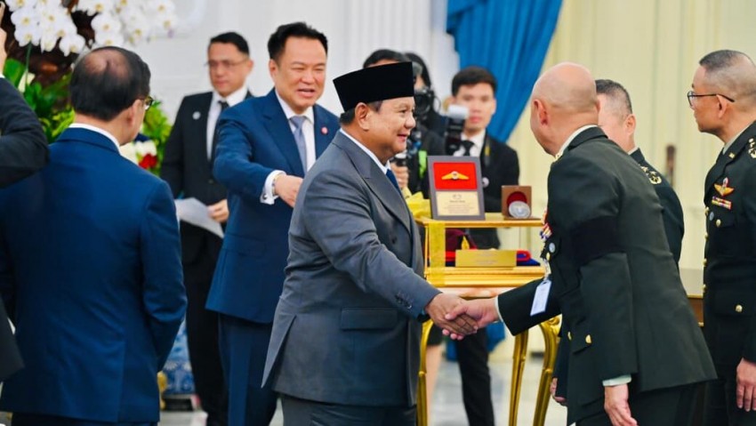 Prabowo Terima Medali Kehormatan Militer Thailand, Jadi Kepala Negara Asing Pertama Raih Baret Merah