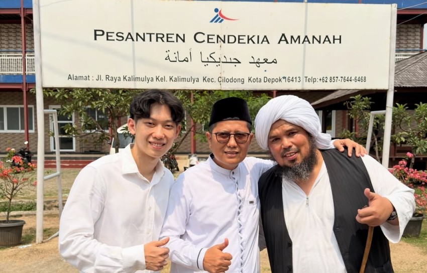 Willie Salim Sowan Sekaligus Belajar Islam di Ponpes Kiai Cholil Nafis