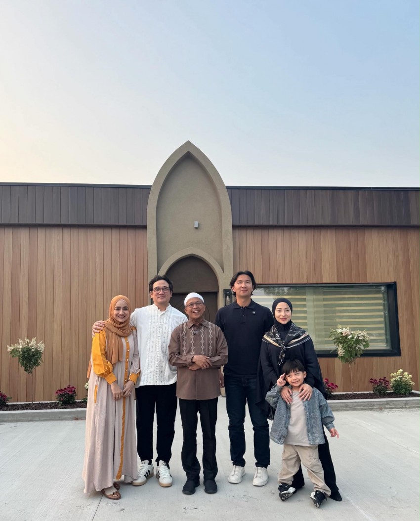 Tengku Firmansyah dan Nikita Willy Hadiri Soft Launching Masjid Bekas Studio Musik di Kanada