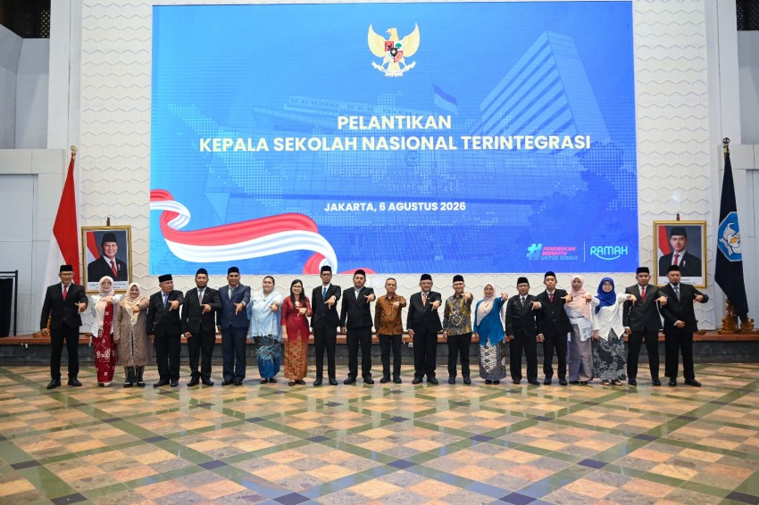 Mendikdasmen Melantik 17 Kepala Sekolah Nasional Terintegrasi sebagai Generasi Pertama
