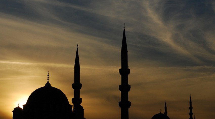 Khutbah Jumat: Hakikat Perhiasan Dunia dan Batas Kesenangan Manusia