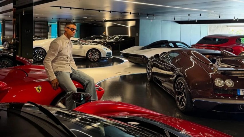 Cristiano Ronaldo Pamerkan Koleksi Supercar Rp352 Miliar Termasuk Ferrari dan Bugatti