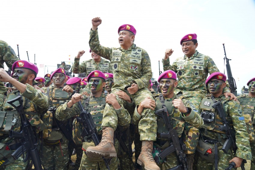 Kasad Dikukuhkan sebagai Warga Kehormatan Korps Marinir TNI AL