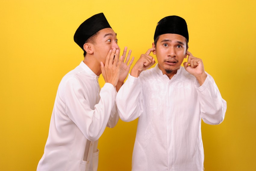 Bahaya Ghibah: Kezaliman atas Kehormatan dan Ancaman Muflis di Akhirat