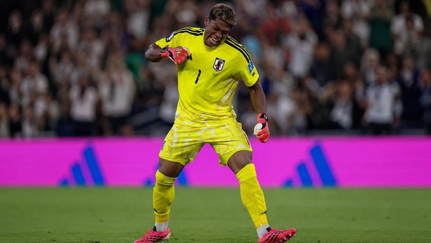 PSG Memburu Kiper Tim Nasional Jepang, Zion Suzuki dengan Bandrol 600 Miliar