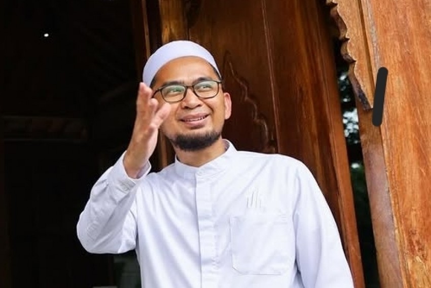 Ustaz Adi Hidayat Sentil Pemerintah Lewat Analogi Imam Shalat, Warganet Soroti Isi Pesan