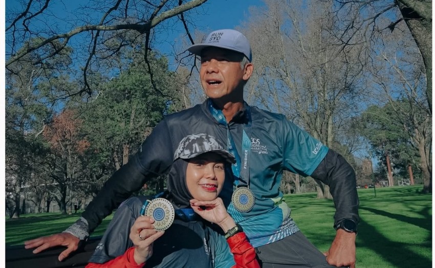 Pamer Medali Sydney Marathon, Ganjar Pranowo: Yes, Finish Strong!