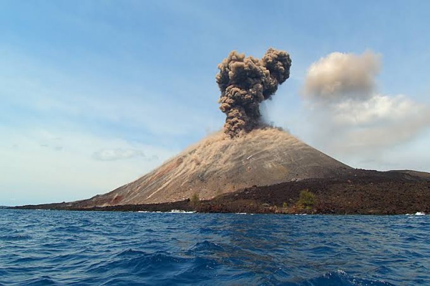 Dentuman Misterius Guncang Bandung Raya, BMKG: Bukan dari Erupsi Anak Krakatau