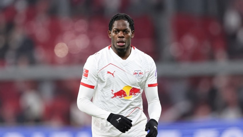 Hansi Flick Beri Pendapat soal Situasi Terkini Jules Kounde di Barcelona