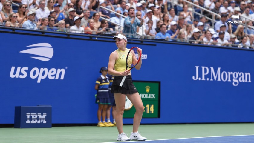 Si Cantik Rybakina Taklukkan Zheng dan Lolos Semifinal US Open Pertama