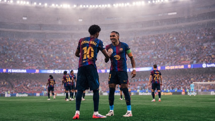Raphinha Pimpin Barcelona Hancurkan Feyenoord 5-1