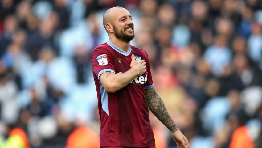 Menolak Tottenham Empat Kali, Dikirim Jet Pribadi Tetap Tidak Mau Datang