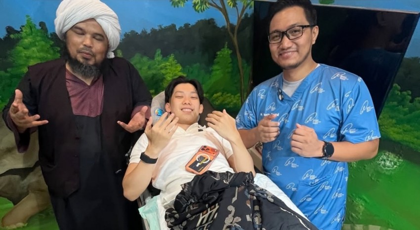 Willie Salim Jalani Khitan di Usia 24 Tahun, Ditemani Ustaz Derry