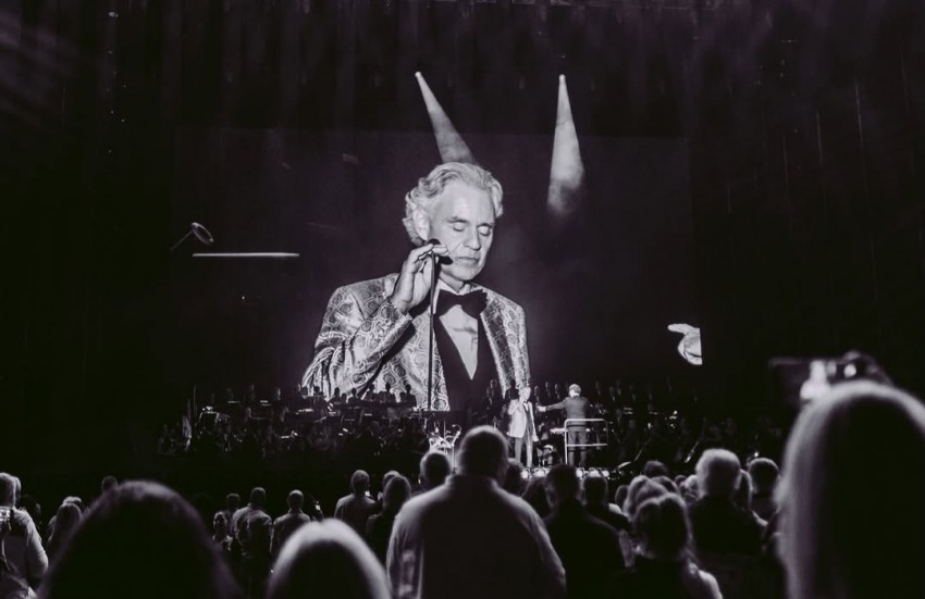 Di Tengah Desakan Pembatalan, Konser Andrea Bocelli Dibidik Raup Rp792 M