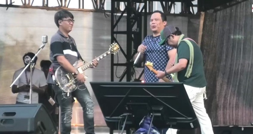 Dari Panggung Synchronize Fest, Wali Kirim Doa untuk Palestina dan Korban Karhutla