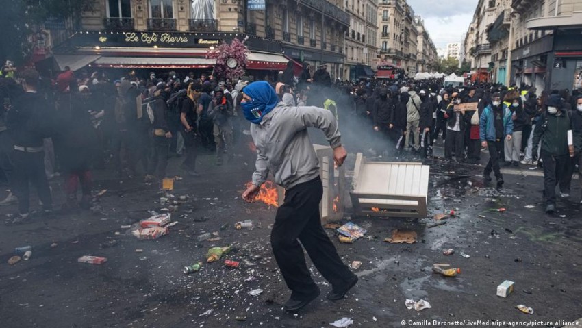 Paris Berlakukan Jam Malam Buntut Kerusuhan di Seluruh Penjuru Prancis
