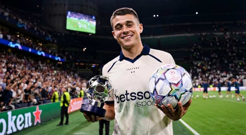 Arsenal dan Barcelona bersaing Memburu  Striker 22 Tahun Yang Sedang Bersinar