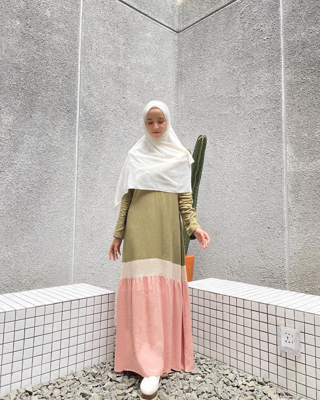 Inspirasi Hijab Panjang bagi Muslimah Muda ala Selebgram
