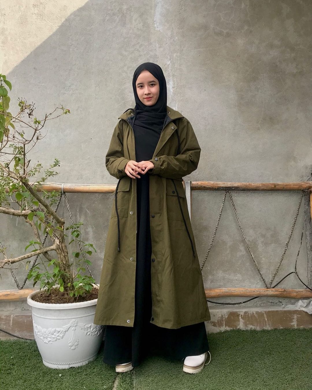 Inspirasi Hijab Panjang bagi Muslimah Muda ala Selebgram