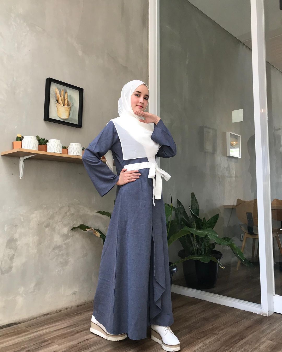 Inspirasi Hijab Panjang bagi Muslimah Muda ala Selebgram