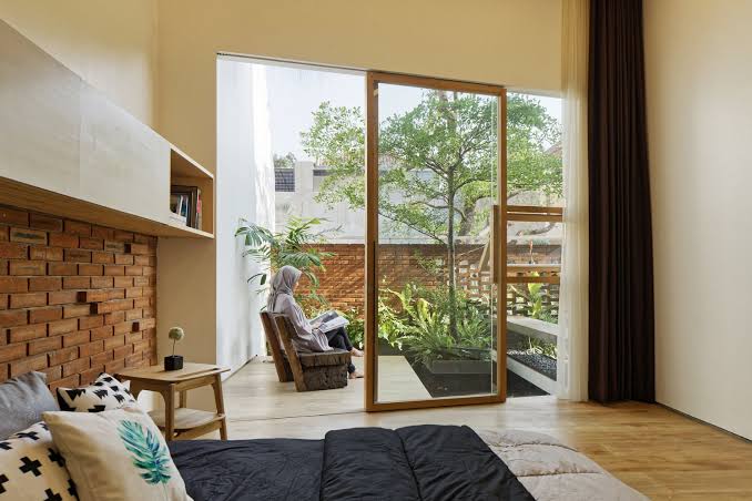 Rileksasi Maksimal lewat Desain Patio Dalam Kamar Tidur