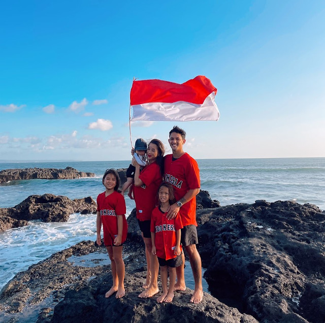 Keseruan Selebritas Indonesia Rayakan HUT Ke-76 RI