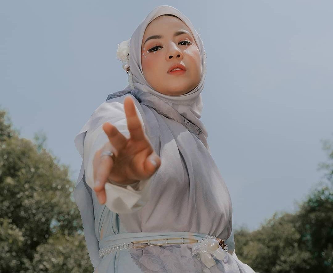 Jarang Muncul di TV,  Artis Cantik Ini Nikmati Berbisnis Mode Muslimah