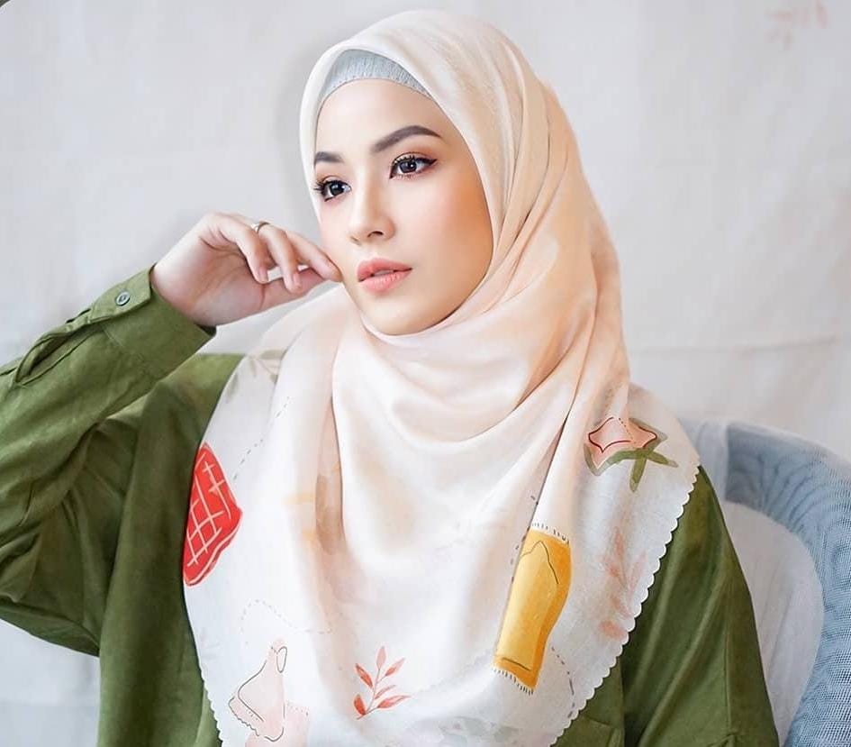 Jarang Muncul di TV,  Artis Cantik Ini Nikmati Berbisnis Mode Muslimah