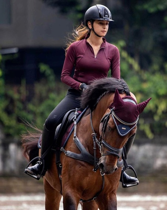 Gaya Keren Selebritas Saat Melakoni Hobi Berkuda