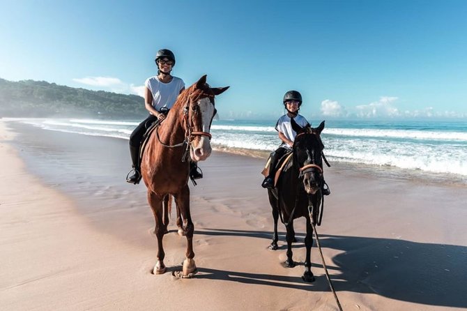 Gaya Keren Selebritas Saat Melakoni Hobi Berkuda