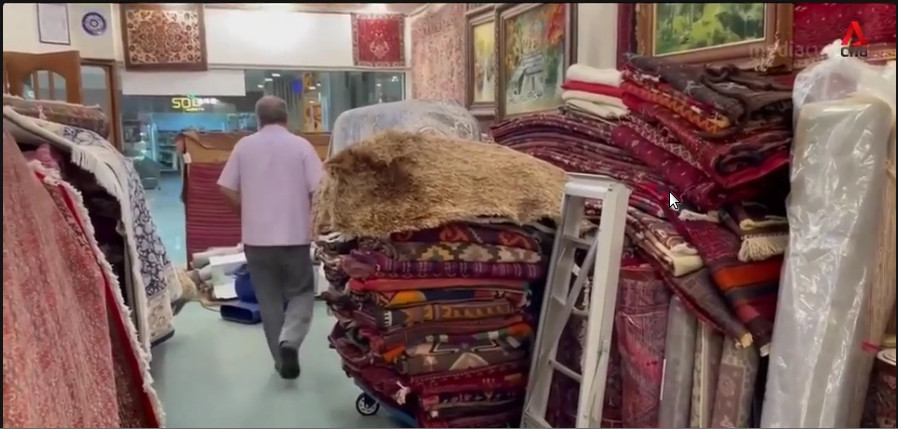 Singapura Dilanda Banjir,  Jalan Jadi Sungai