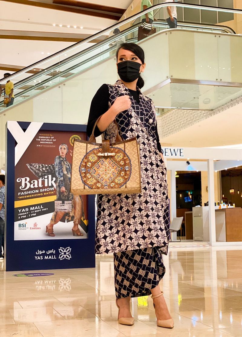 Batik Floating Fashion Show: Peragaan Batik yang Out of the Box di Abu Dhabi