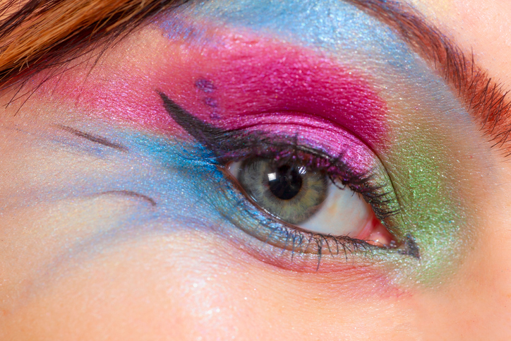 Tetap Tampil Cantik dengan Eye Makeup Meski Bermasker