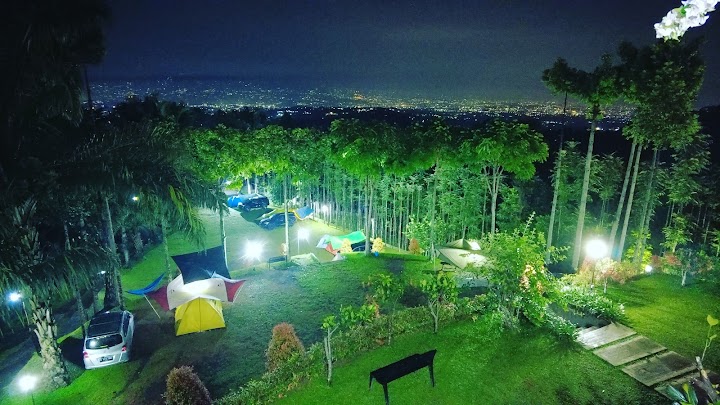 7 Tempat Kemah Alam Terbuka Seru untuk Ajak Si Kecil Berlibur