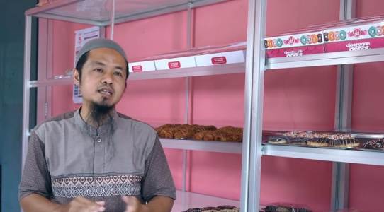 Sempat Jadi Ojek Payung, Muslim Ini Sukses Usaha Donat