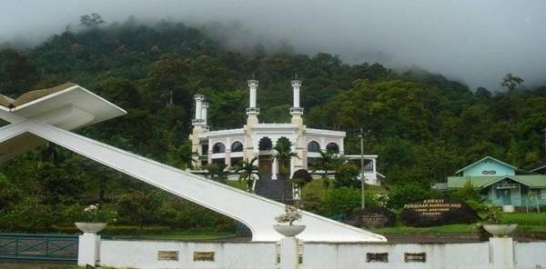 Destinasi Wisata Halal Sumatera Barat yang Menarik Dikunjungi